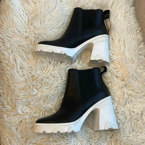Sorel | Brex Heel Chelsea Boot - Picture 4 of 6